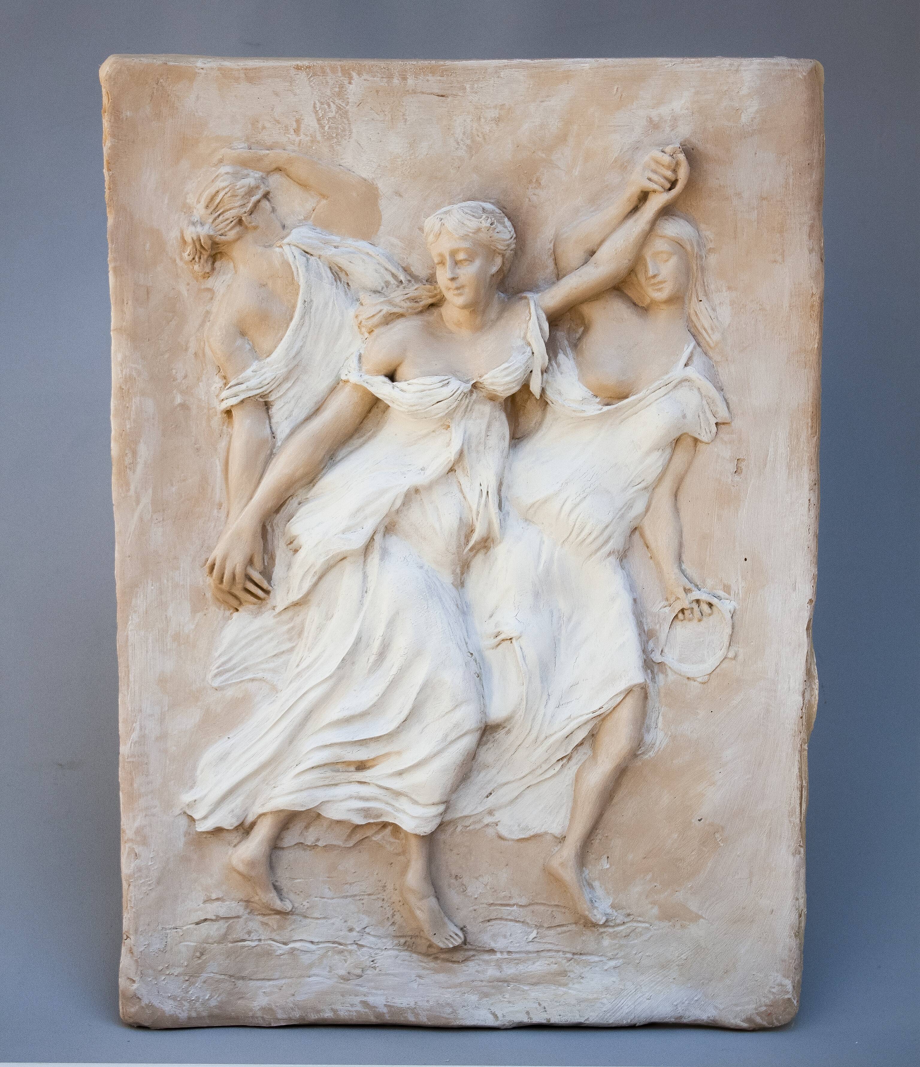 Bajorelief de ménades dansant. Relief classique. Ménades en relief.