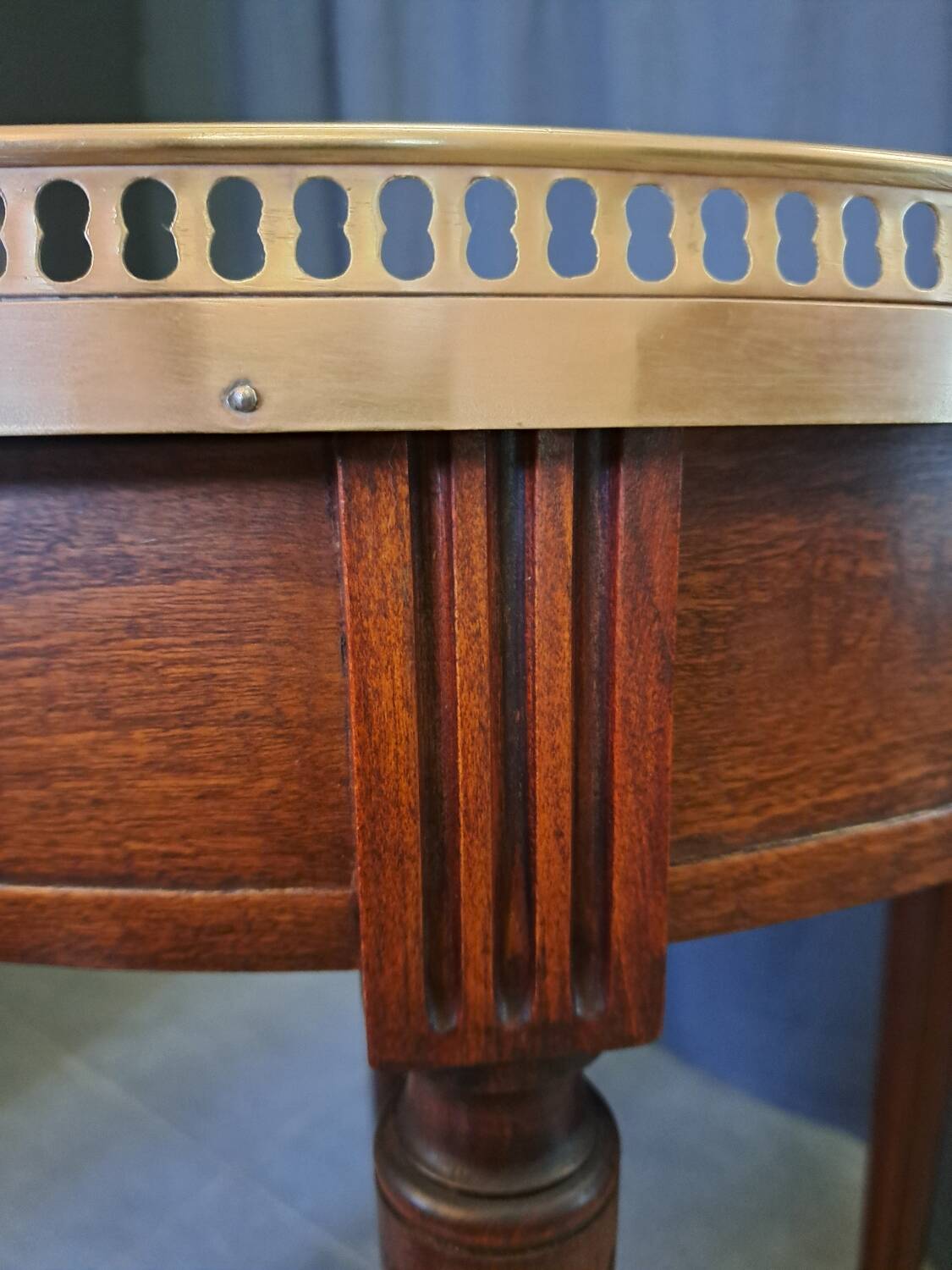 Mahogany and marble bouillotte table