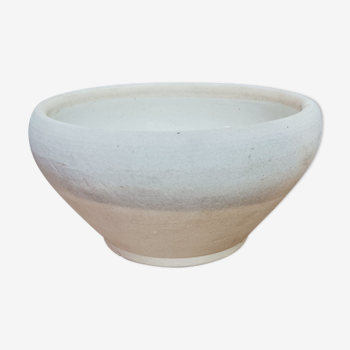 Bowl in white sandstone