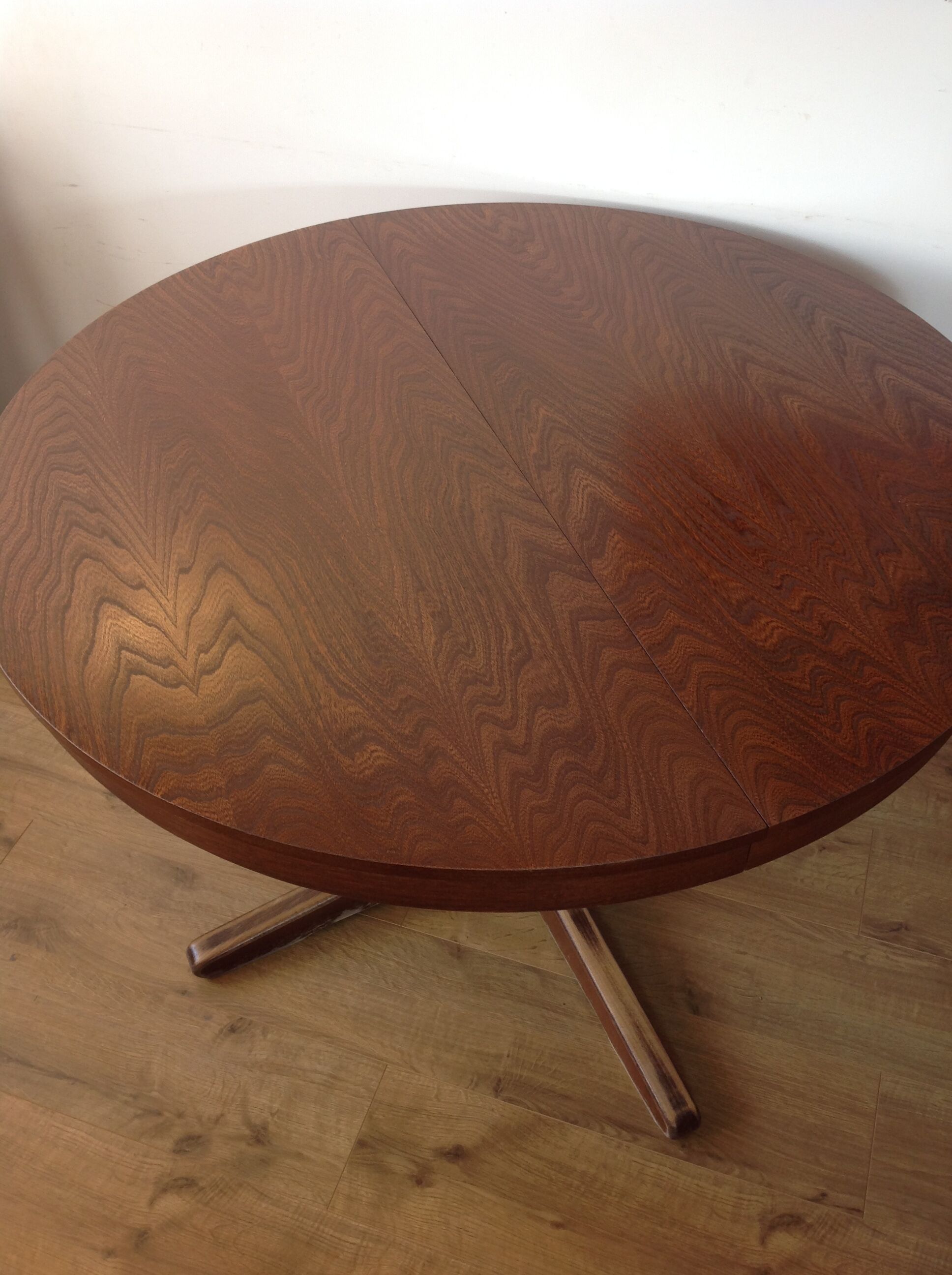 Scandinavian round elm table by Lb