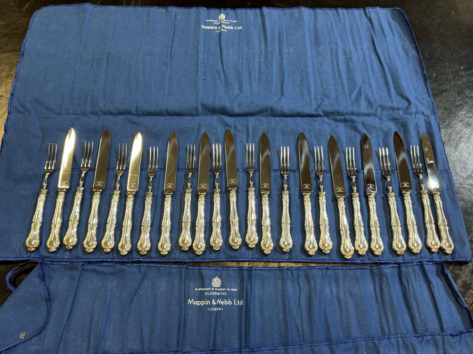 Service of 12 fruit knives and 12 forks by Mappin and Webb.