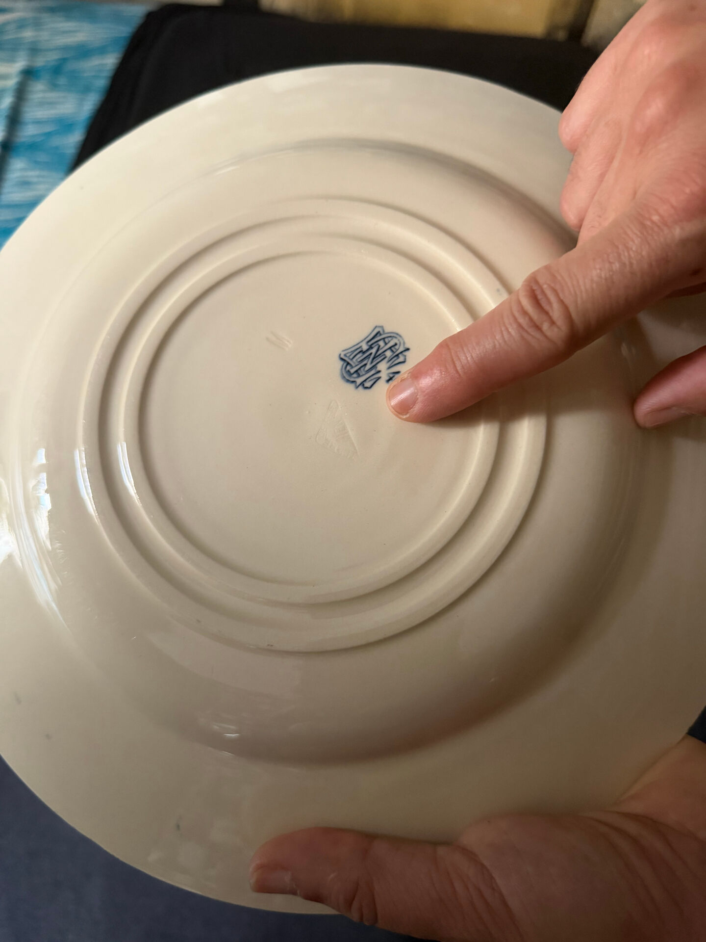 Large royal blue plate made of earthenware from 1875 Gien.