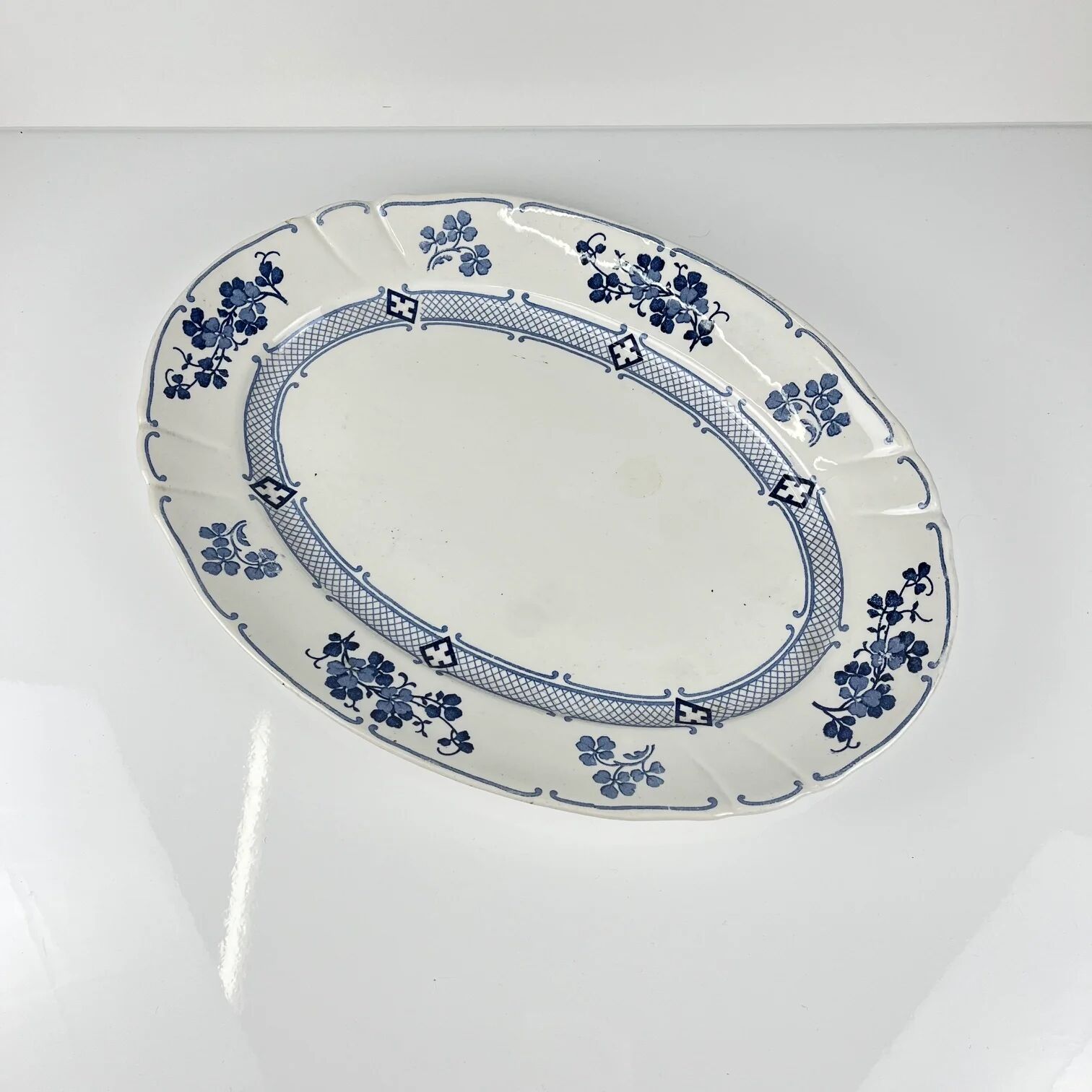 Large oval dish Terre de Fer KG Lunéville, model "Jane", blue, 1890-1915