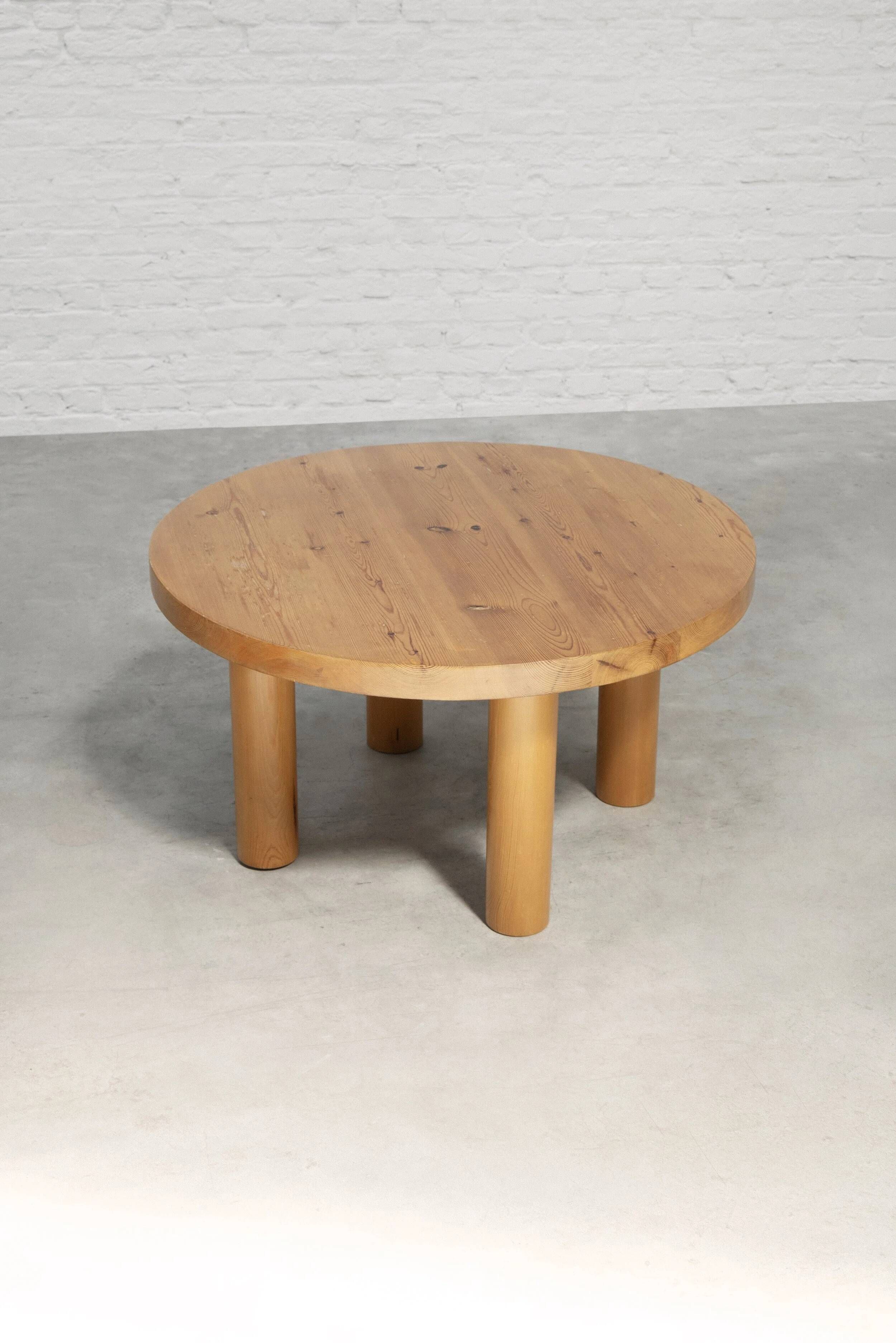 Table basse ronde en bois d'orme massif, France, années 1970