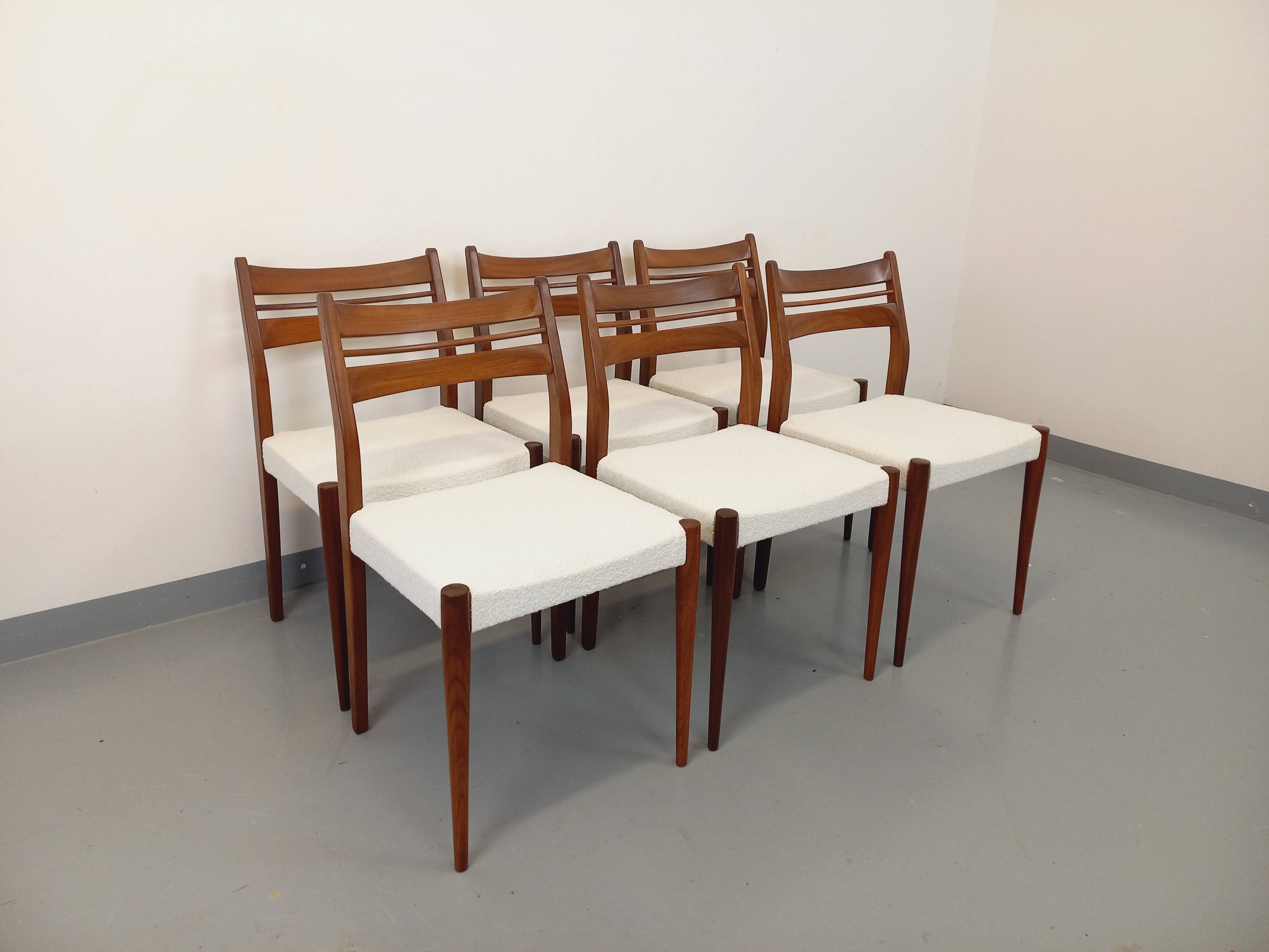 Set of 6 vintage Scandinavian chairs in teak and bouclette fabric from the 60s