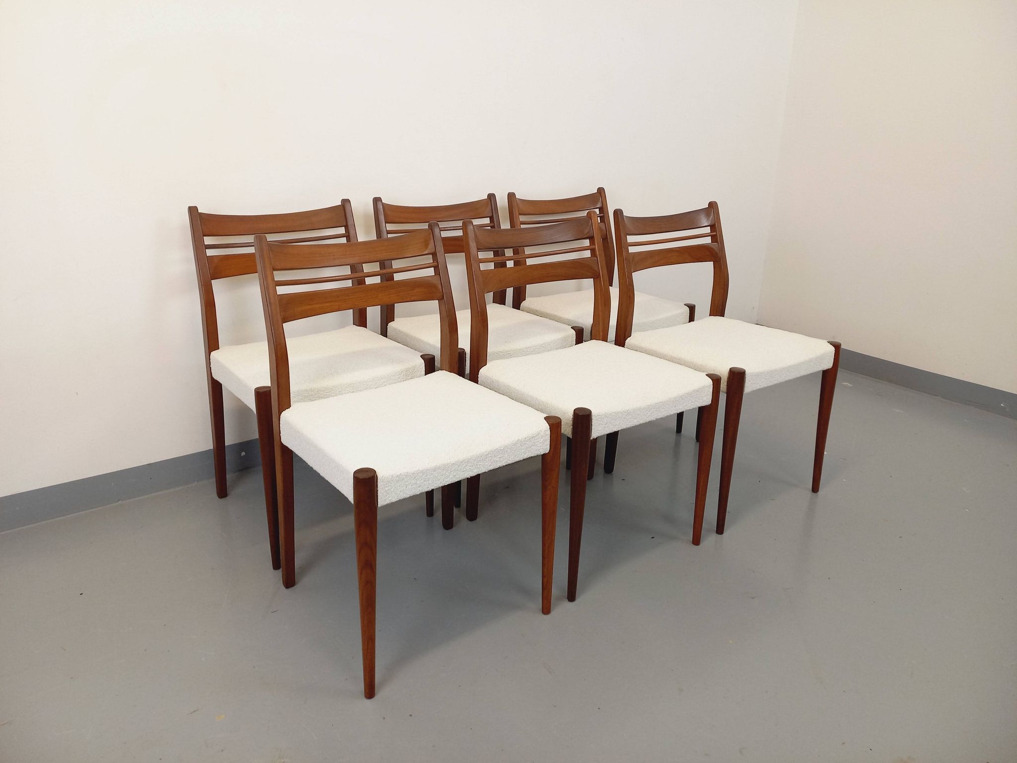 Set of 6 vintage Scandinavian chairs in teak and bouclette fabric from the 60s