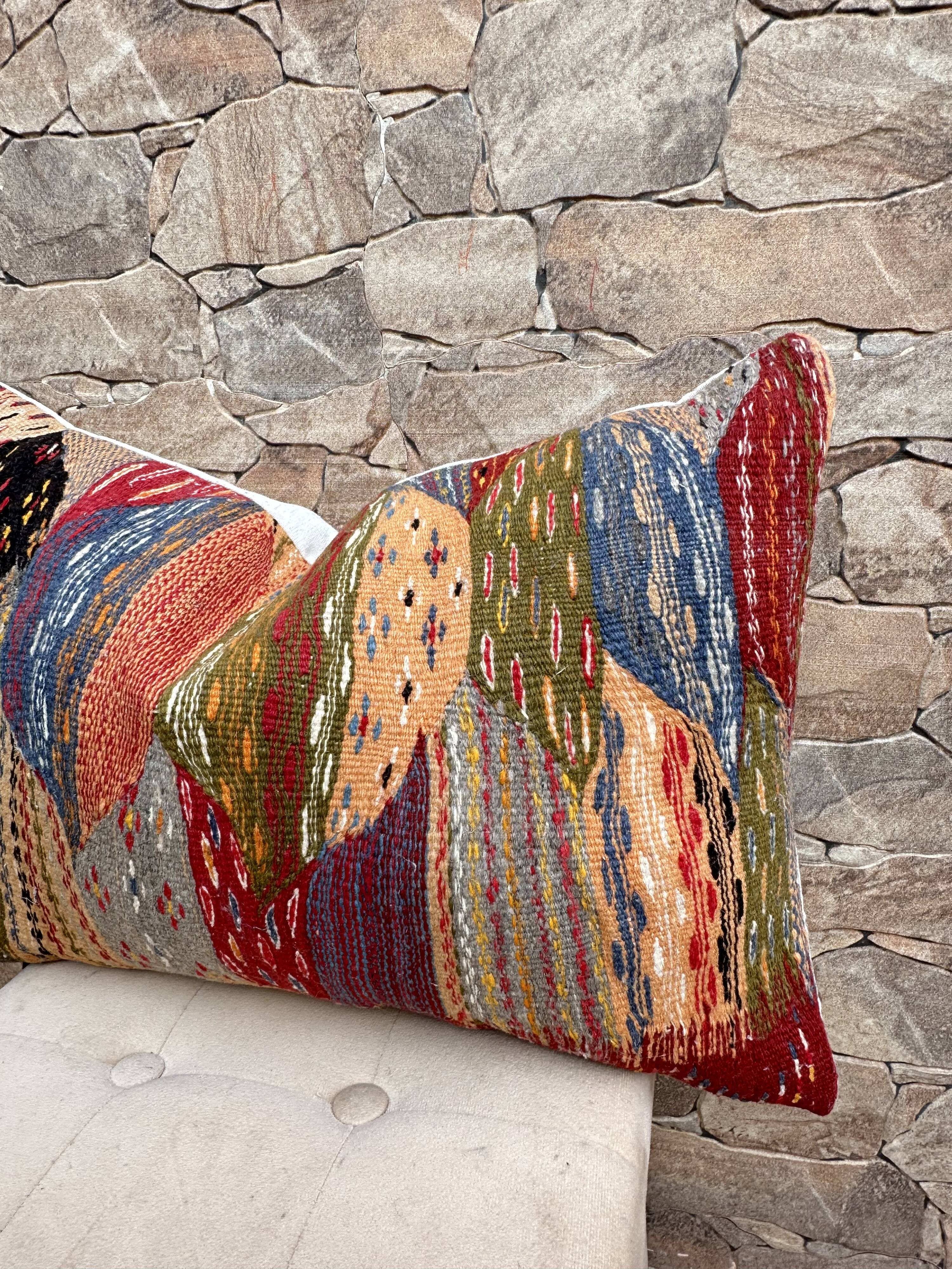 Magnifique coussin Kilim berbère vintage du Maroc