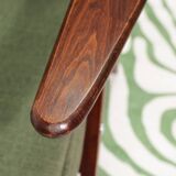 Scandinavian armchair in green velvet