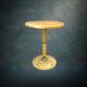 Ancienne table d’appoint en résine effet marbre jaune et métal patiné années 70