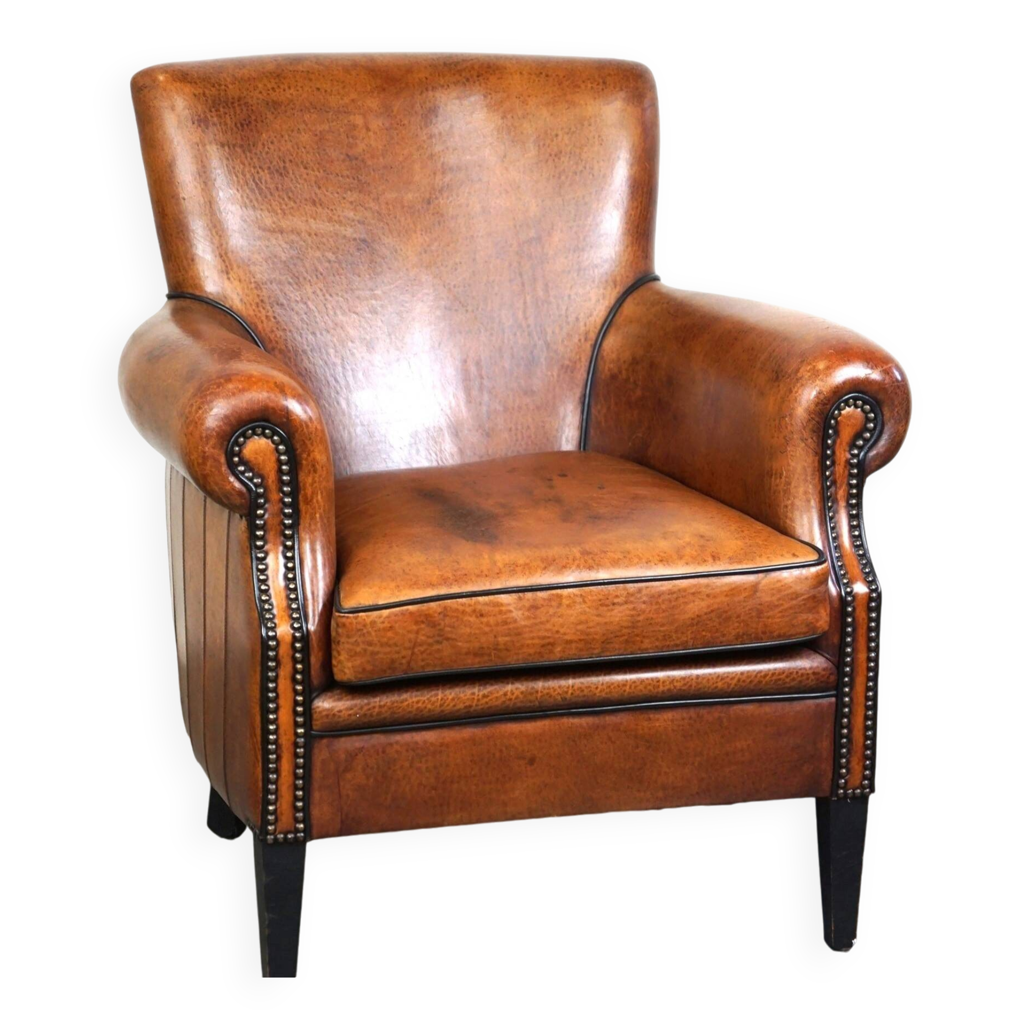 Correct and comfortable sheep leather armchair/armchair with a beautiful finish
