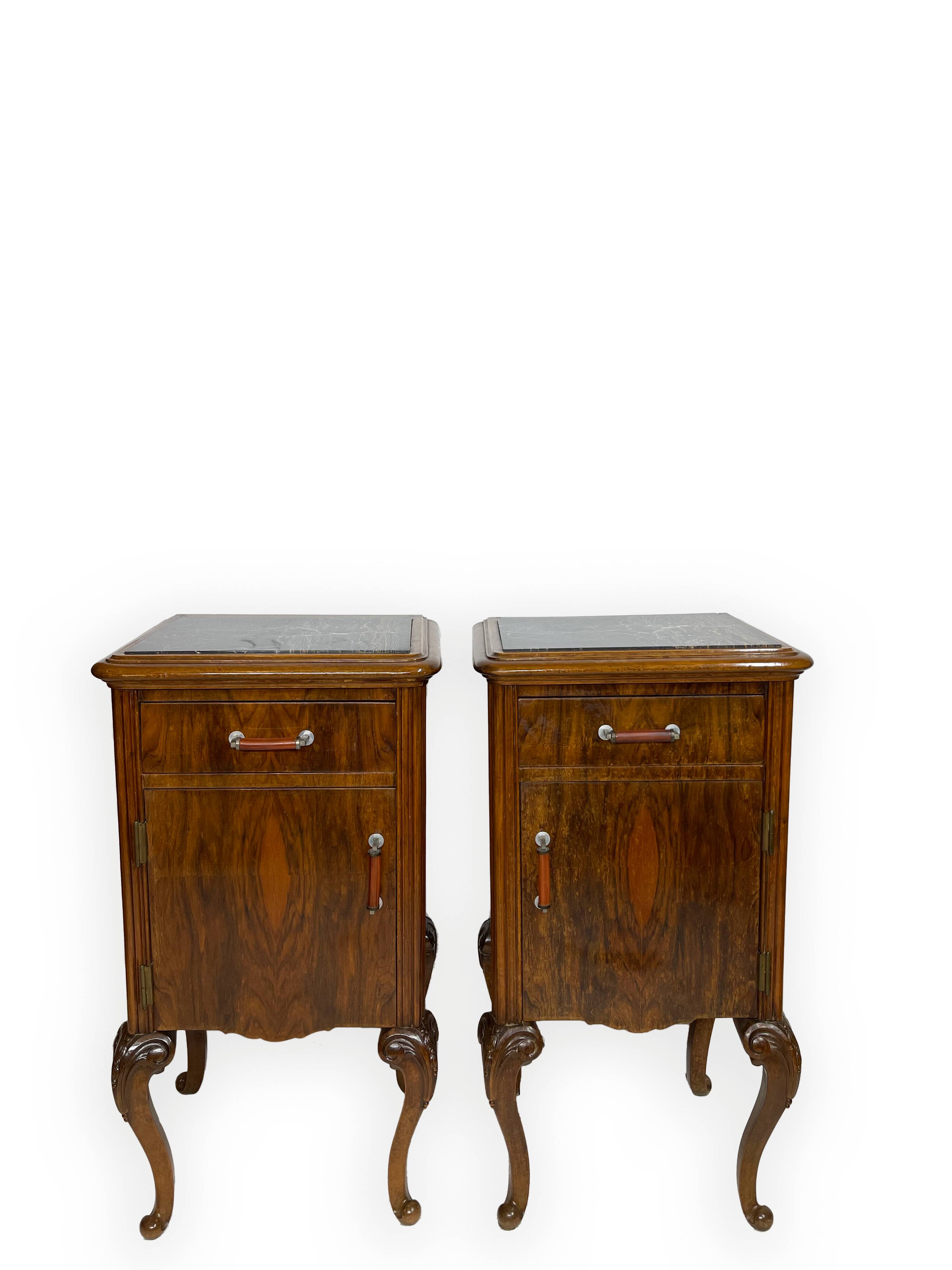 Tables de chevet italiennes en noyer, années 1930/1940