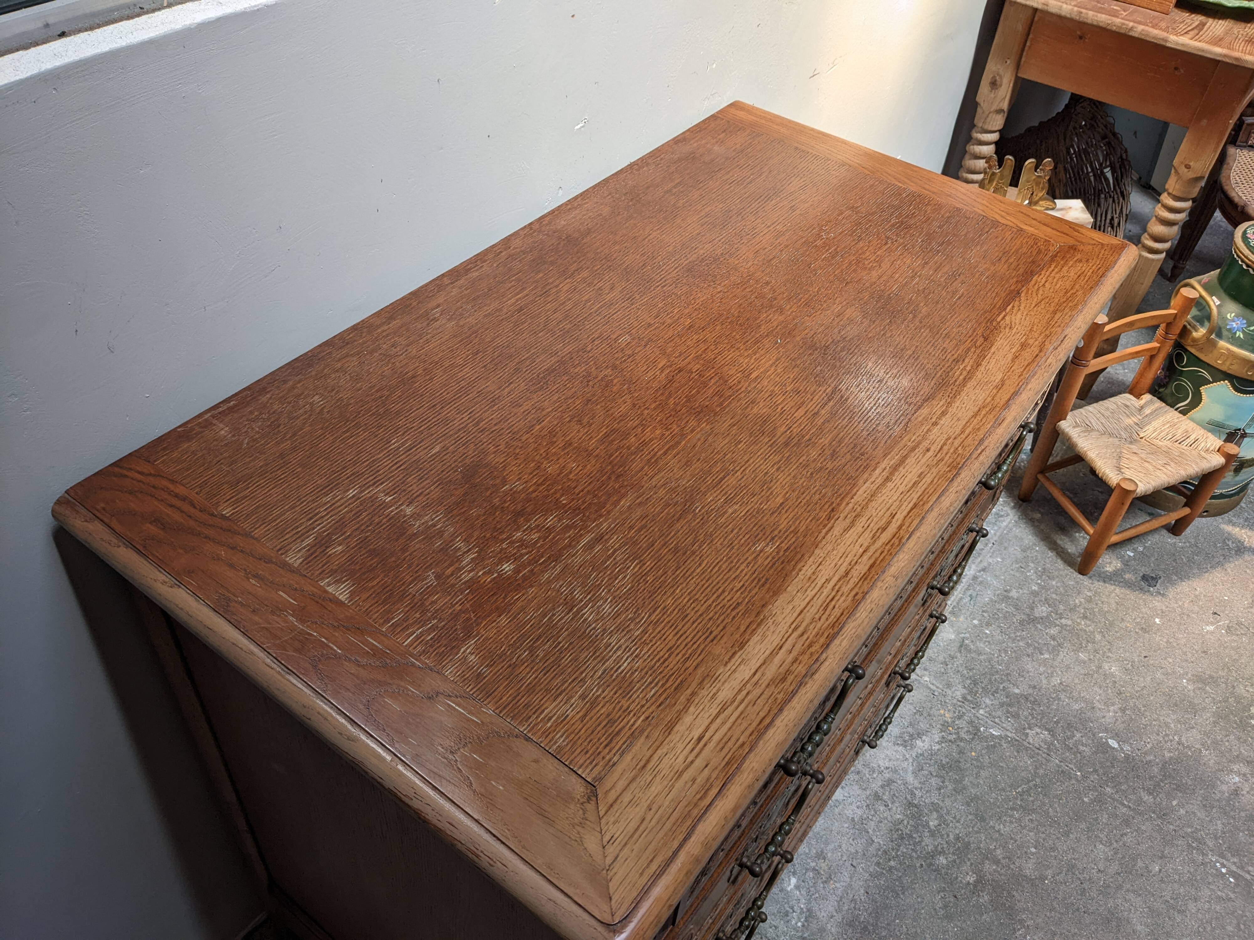 Oak chest of drawers