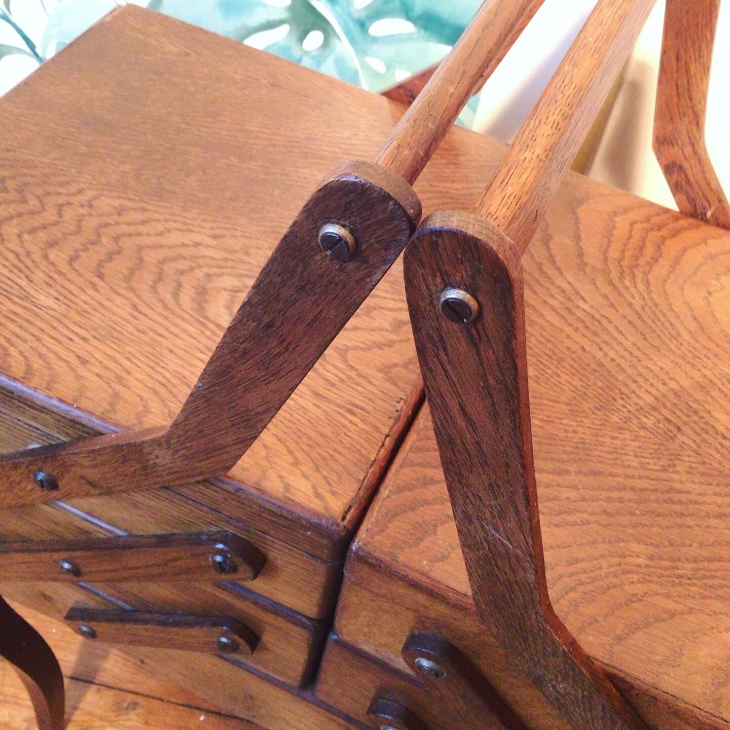 Wooden sewing worker