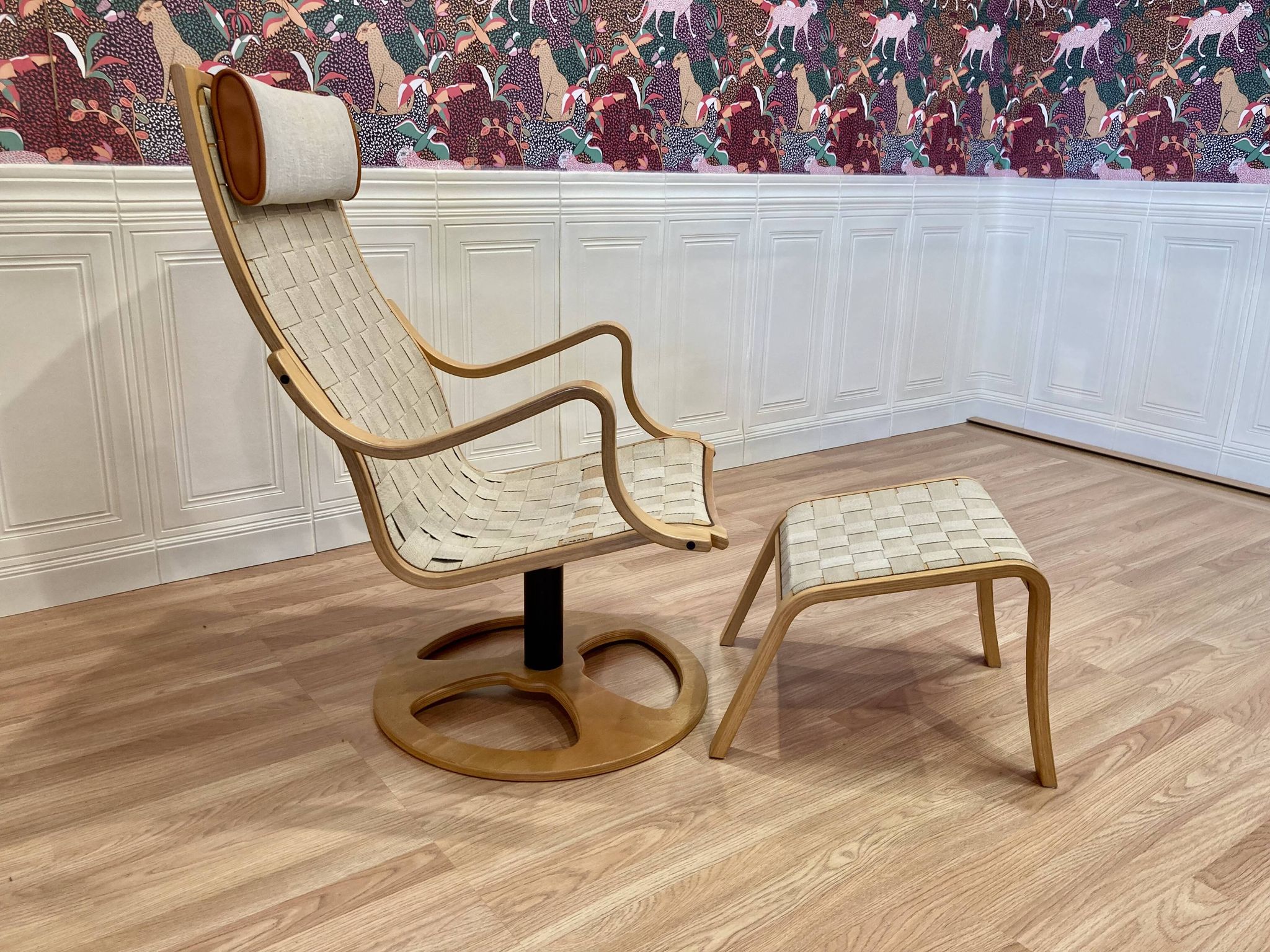 ARMCHAIR AND ITS OTTOMAN "SCANDINAVIAN DESIGN".