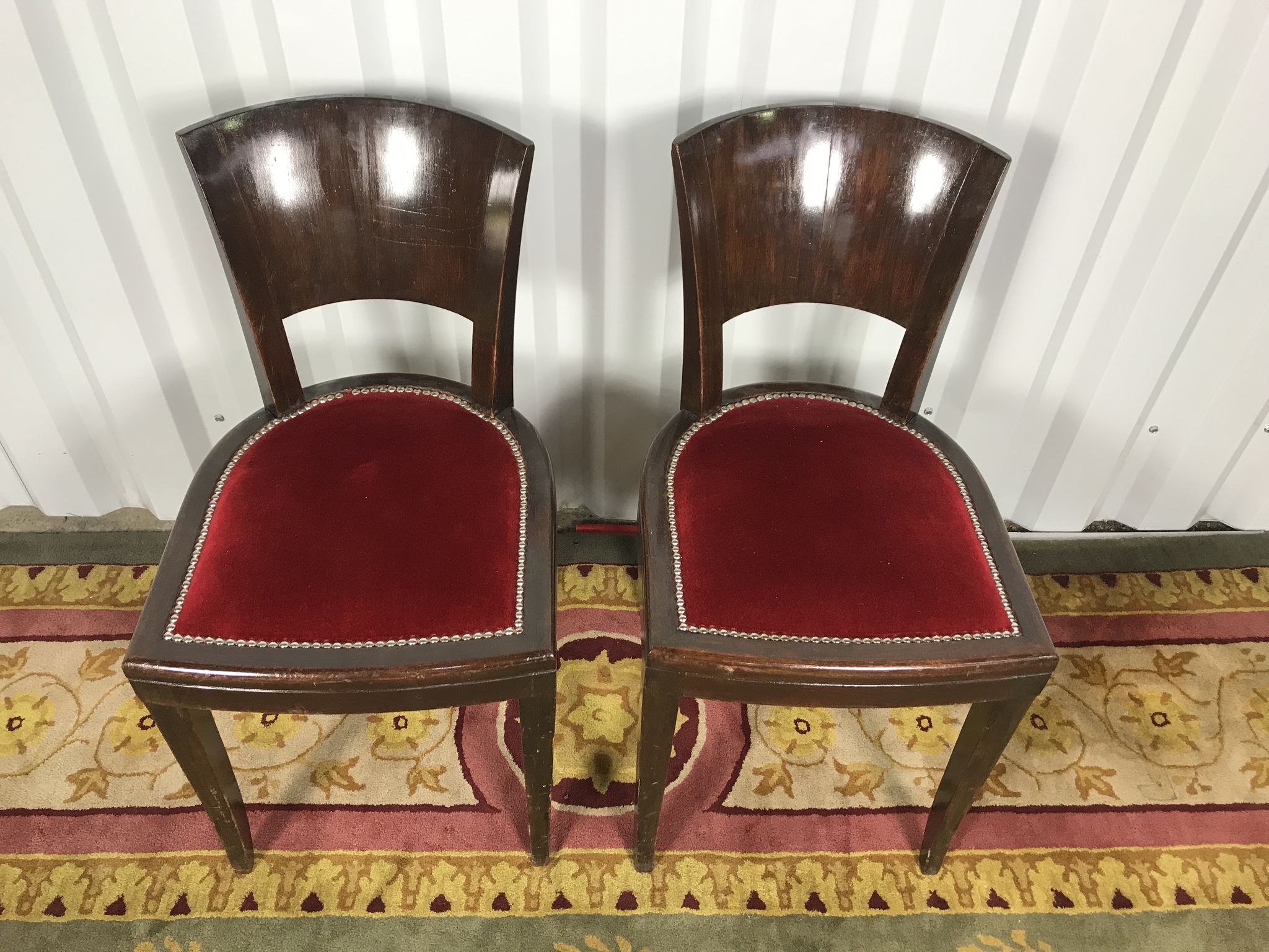 Paire de chaises époque Art Déco velours rouge