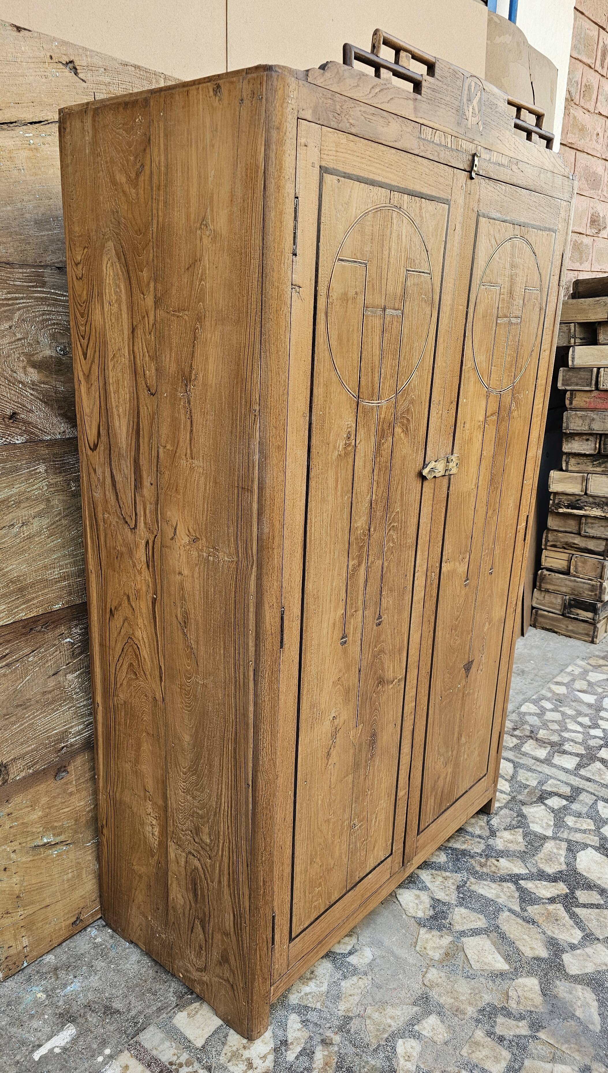 Ancienne armoire Art déco en teck birman
