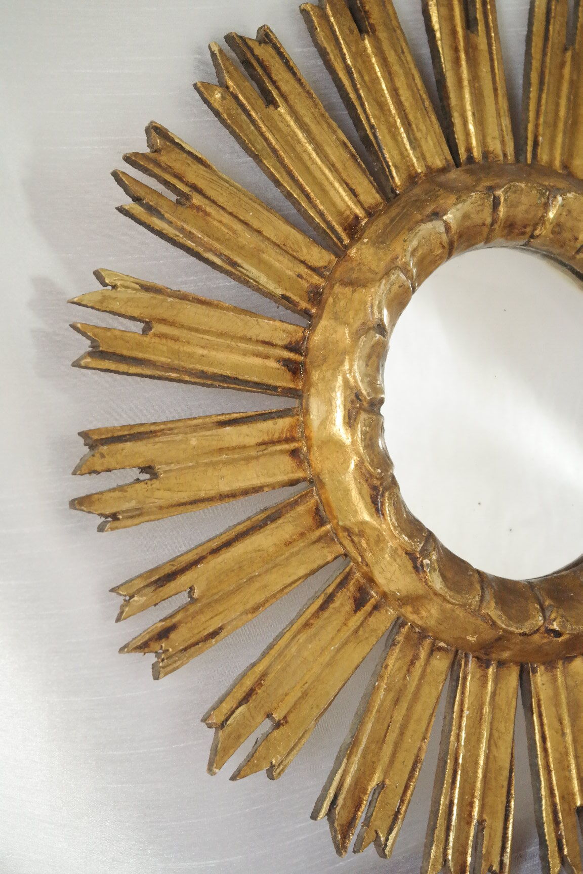 Vintage sun mirror in wood and gold resin 43 cm