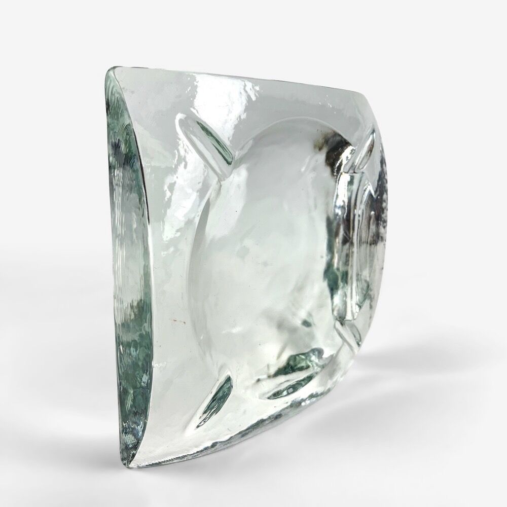 Ashtray in thick pleated glass