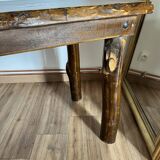 Table brutaliste