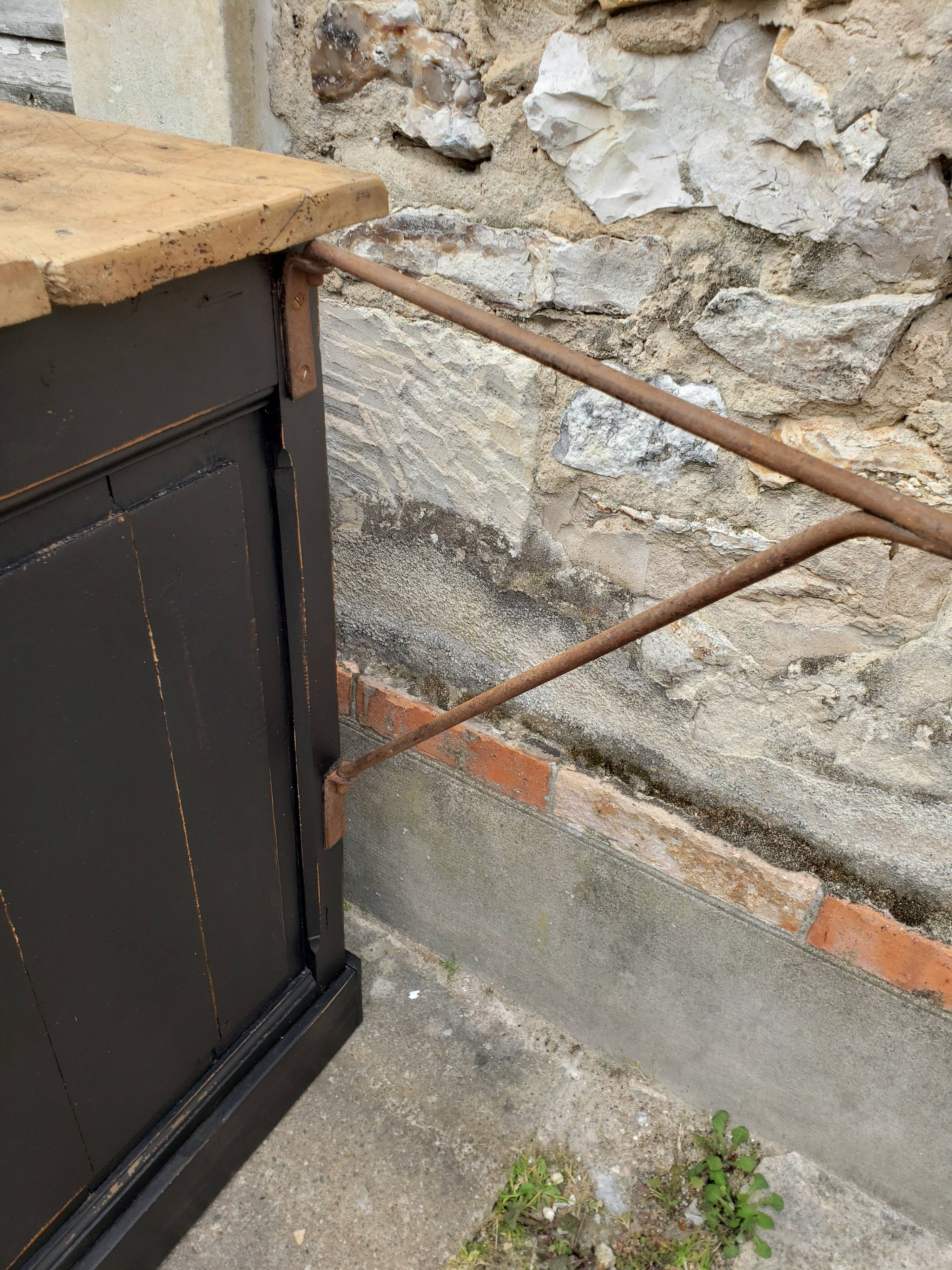 Double-sided counter trade furniture