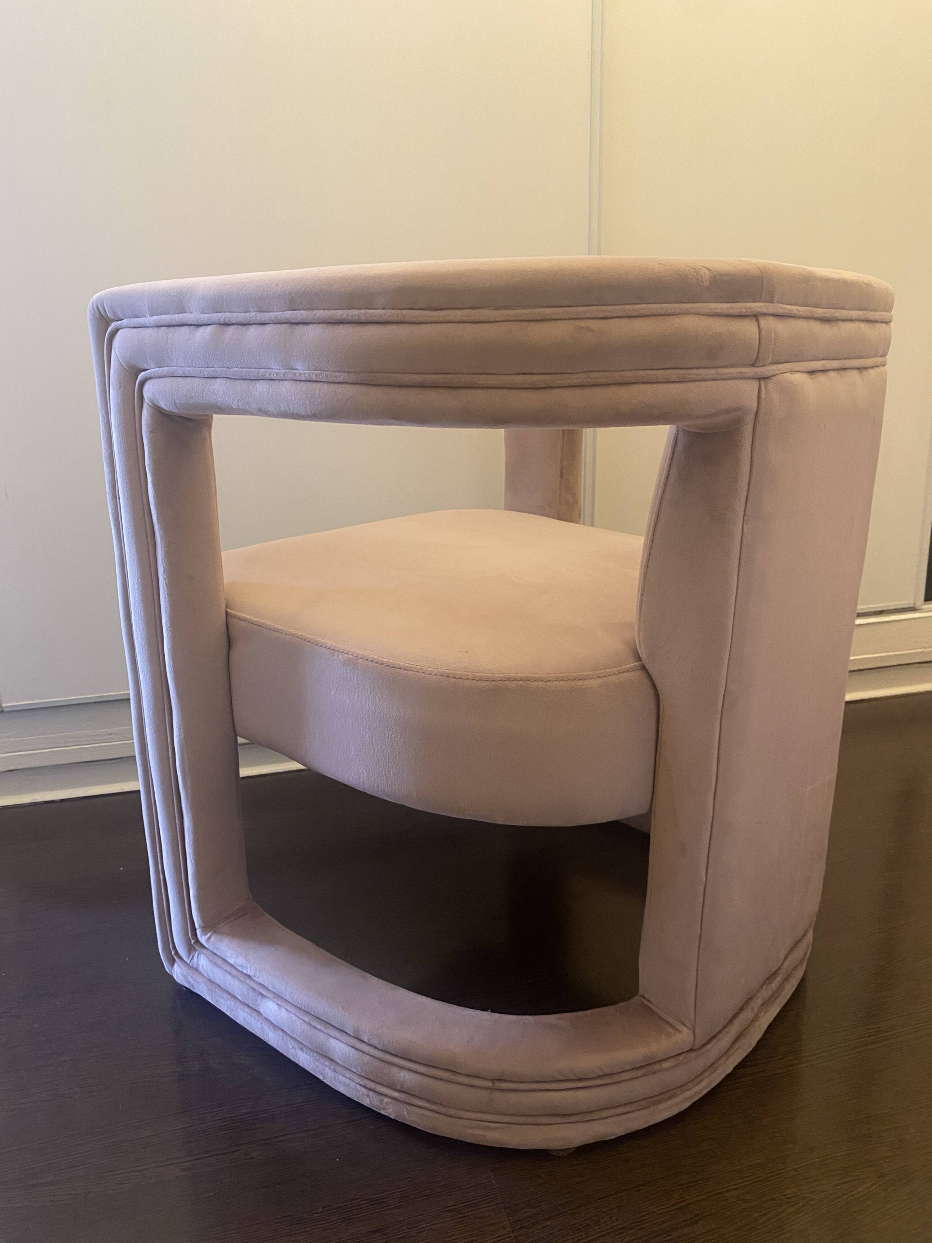 Fauteuil rose poudré