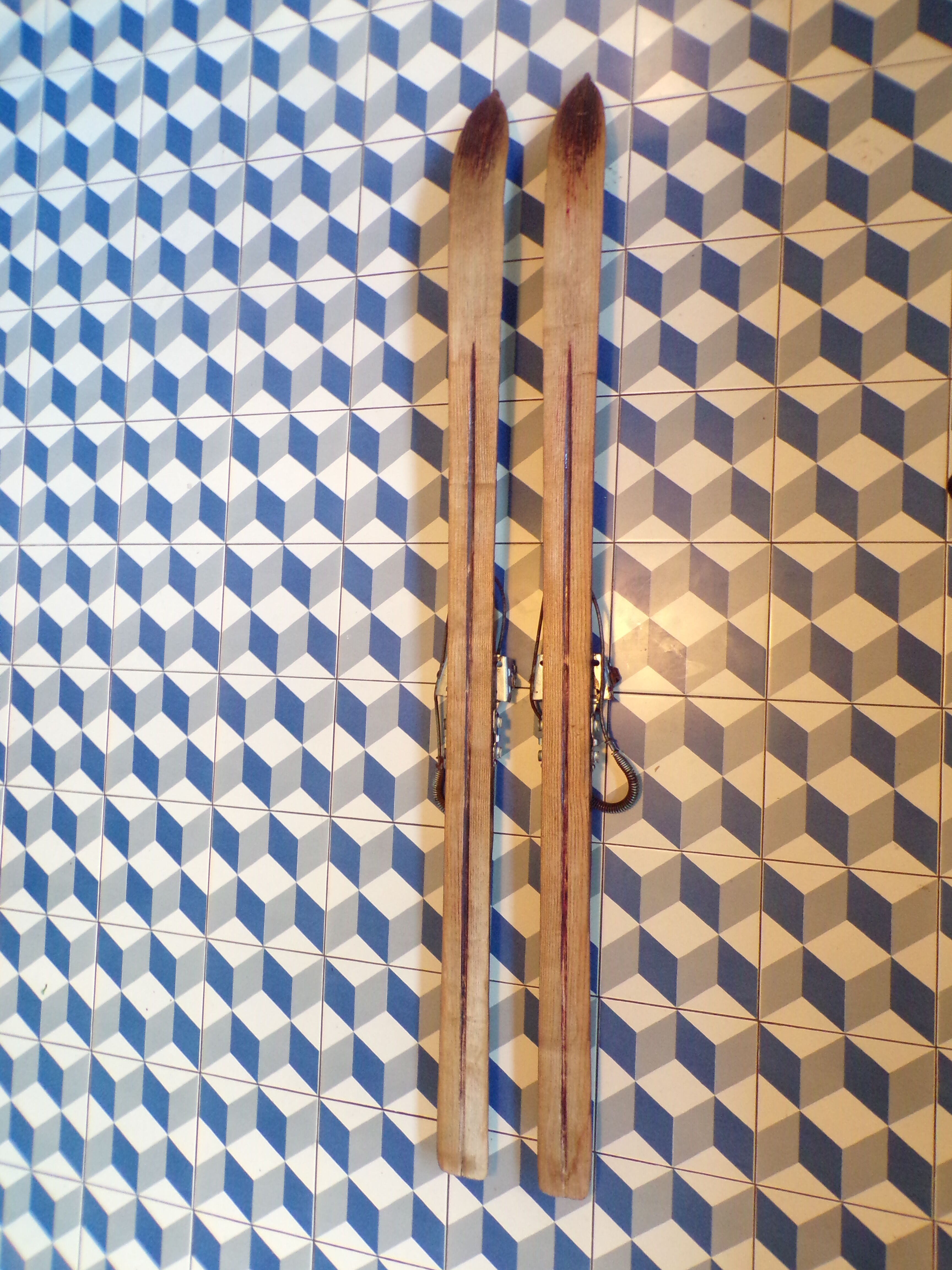 Pair of vintage wooden skis 1.50m