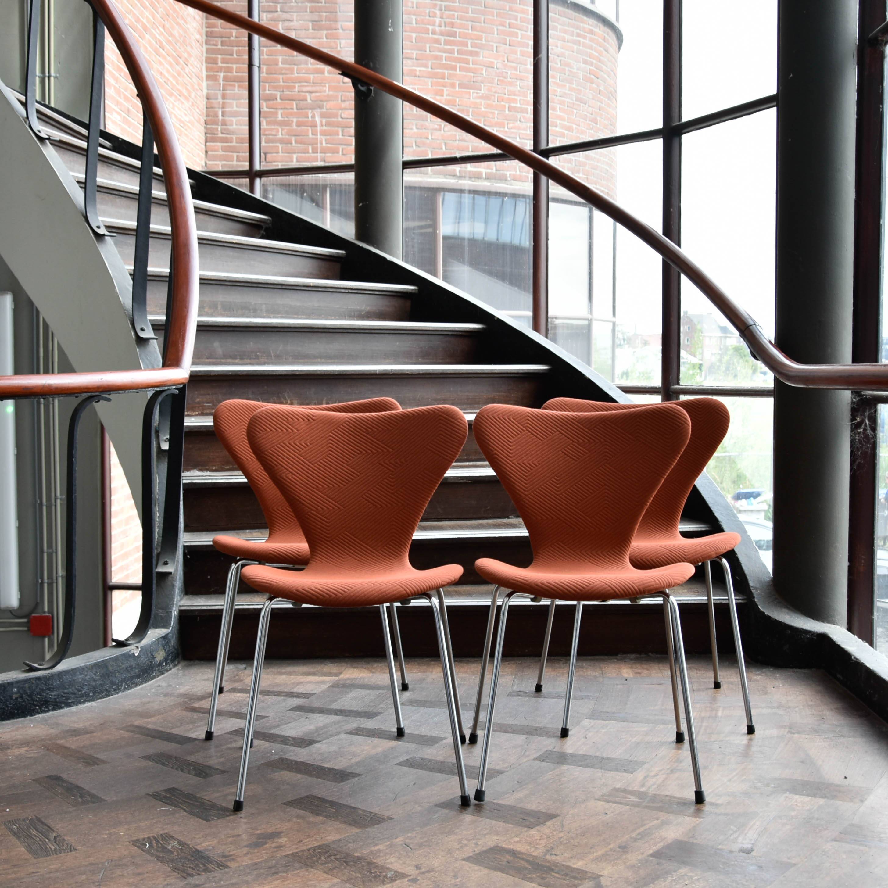 4 chaises Fritz Hansen Butterfly rembourrées