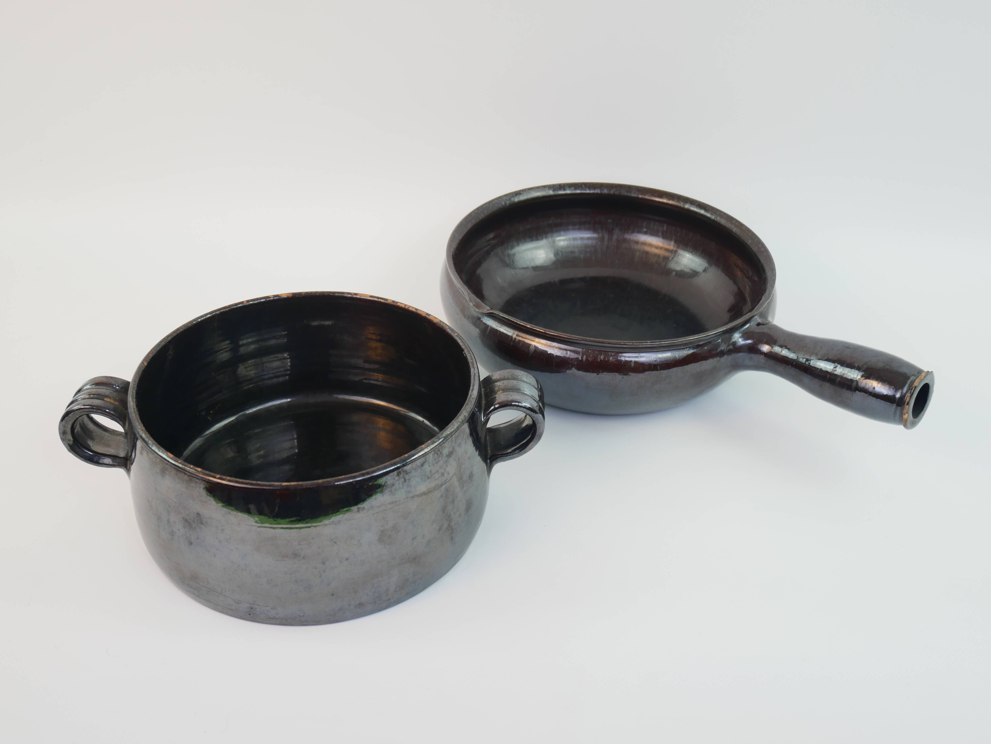 Ebony enameled ceramic fondue pot signed André Martin Vallauris 1950s
