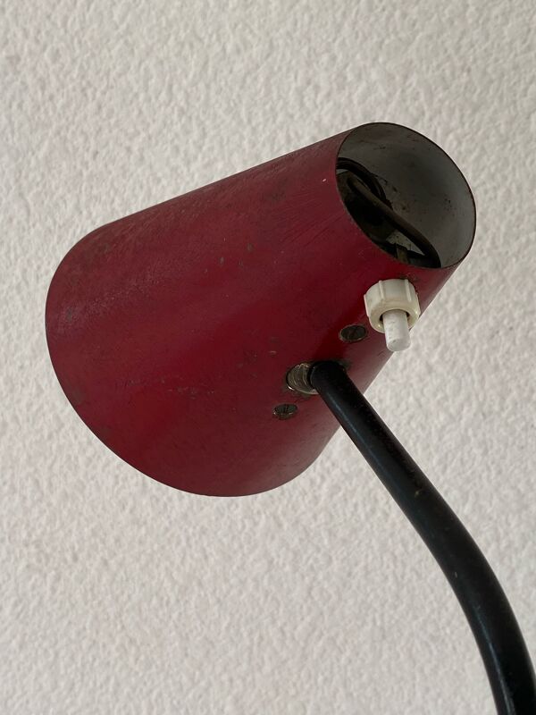 Lampe cocotte en métal rouge et noir, design des années 50.