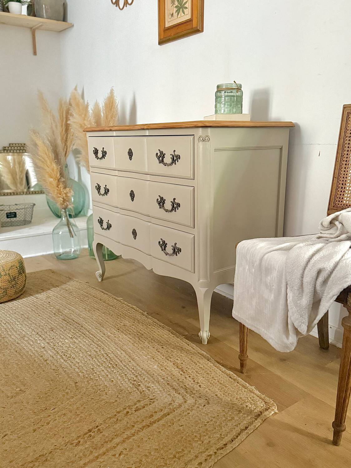 Antique chest of drawers