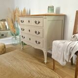 Antique chest of drawers