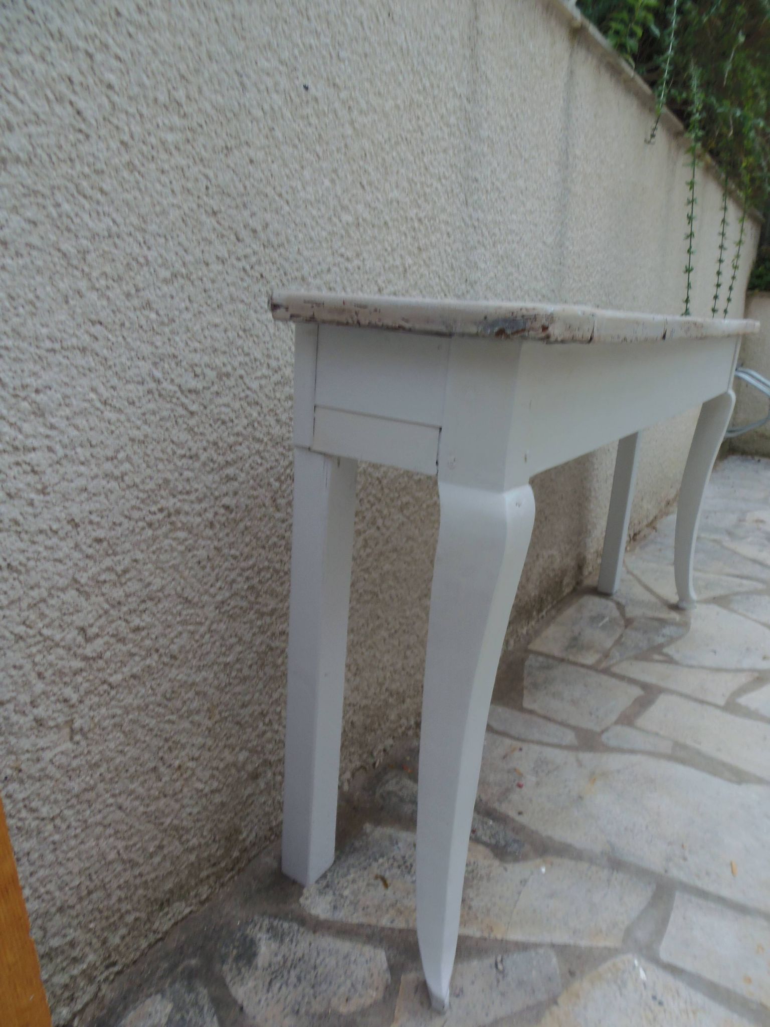 Vintage grey cotton console. This elegant console has been renovated.