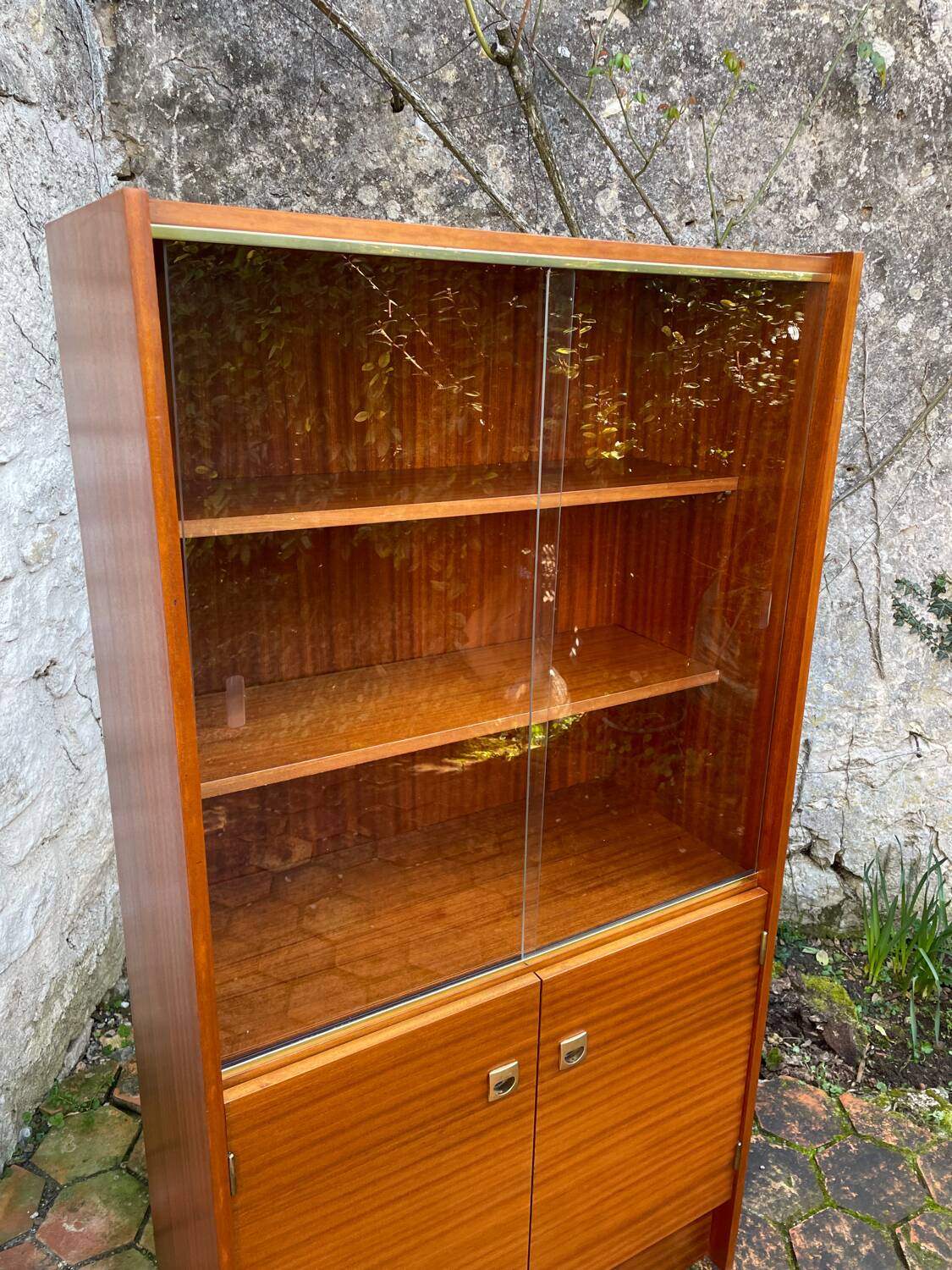 Vintage 1960s display cabinet.