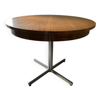 Round formica table
