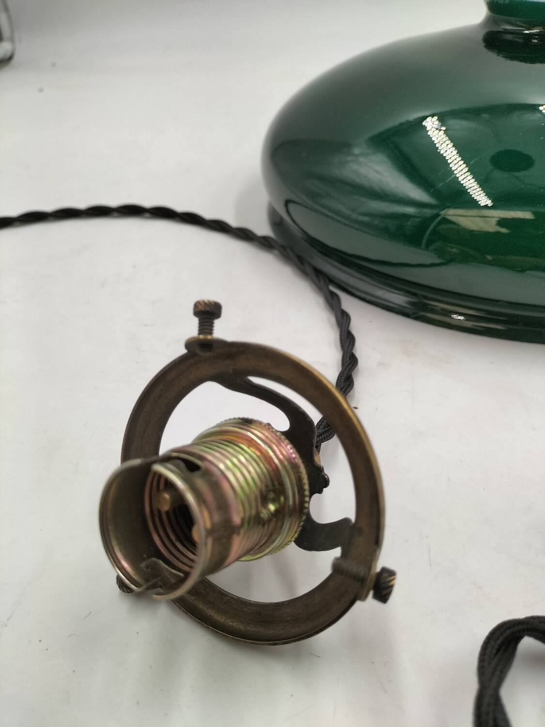 Green opaline suspension