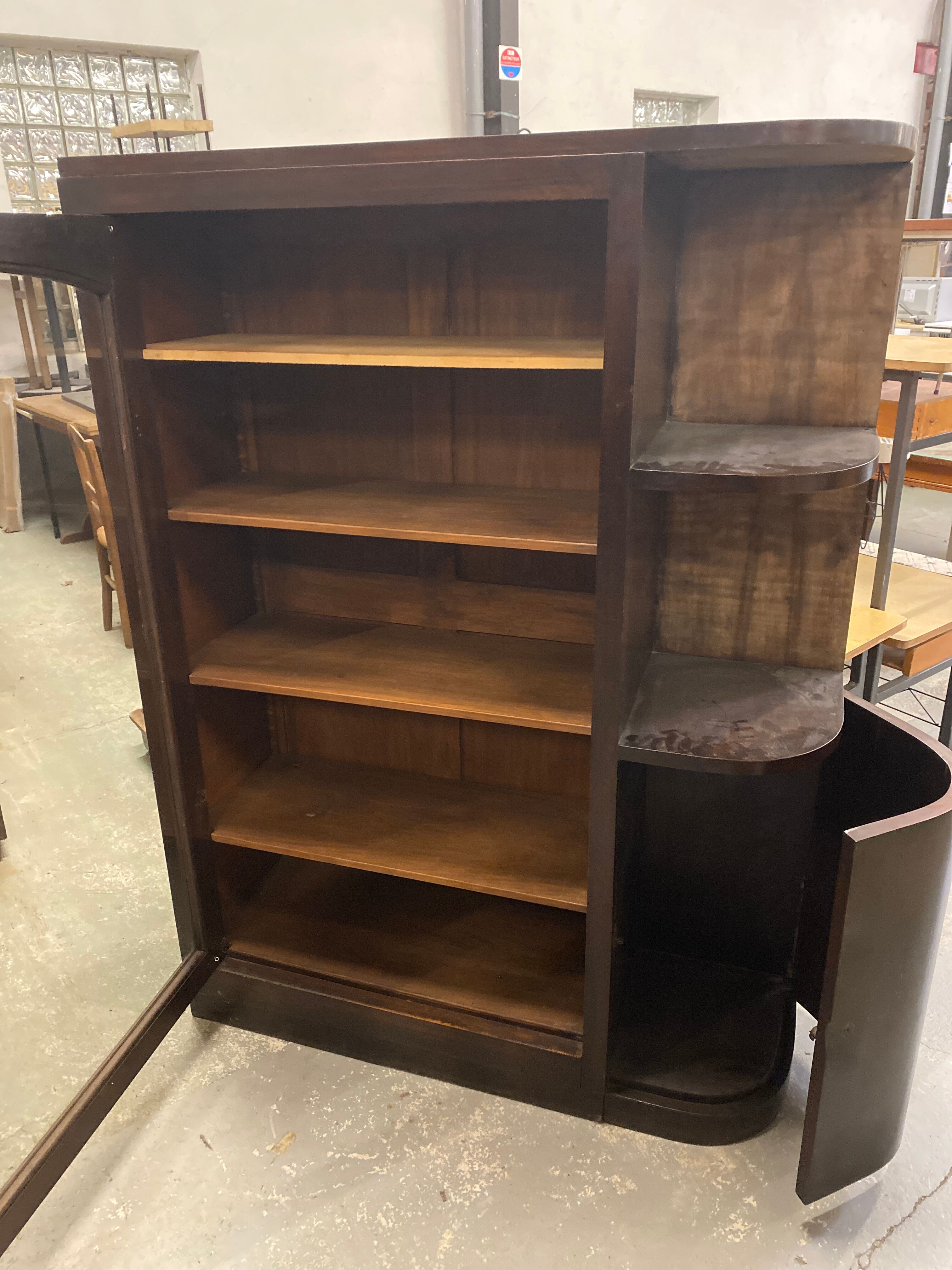 Quarter round showcase