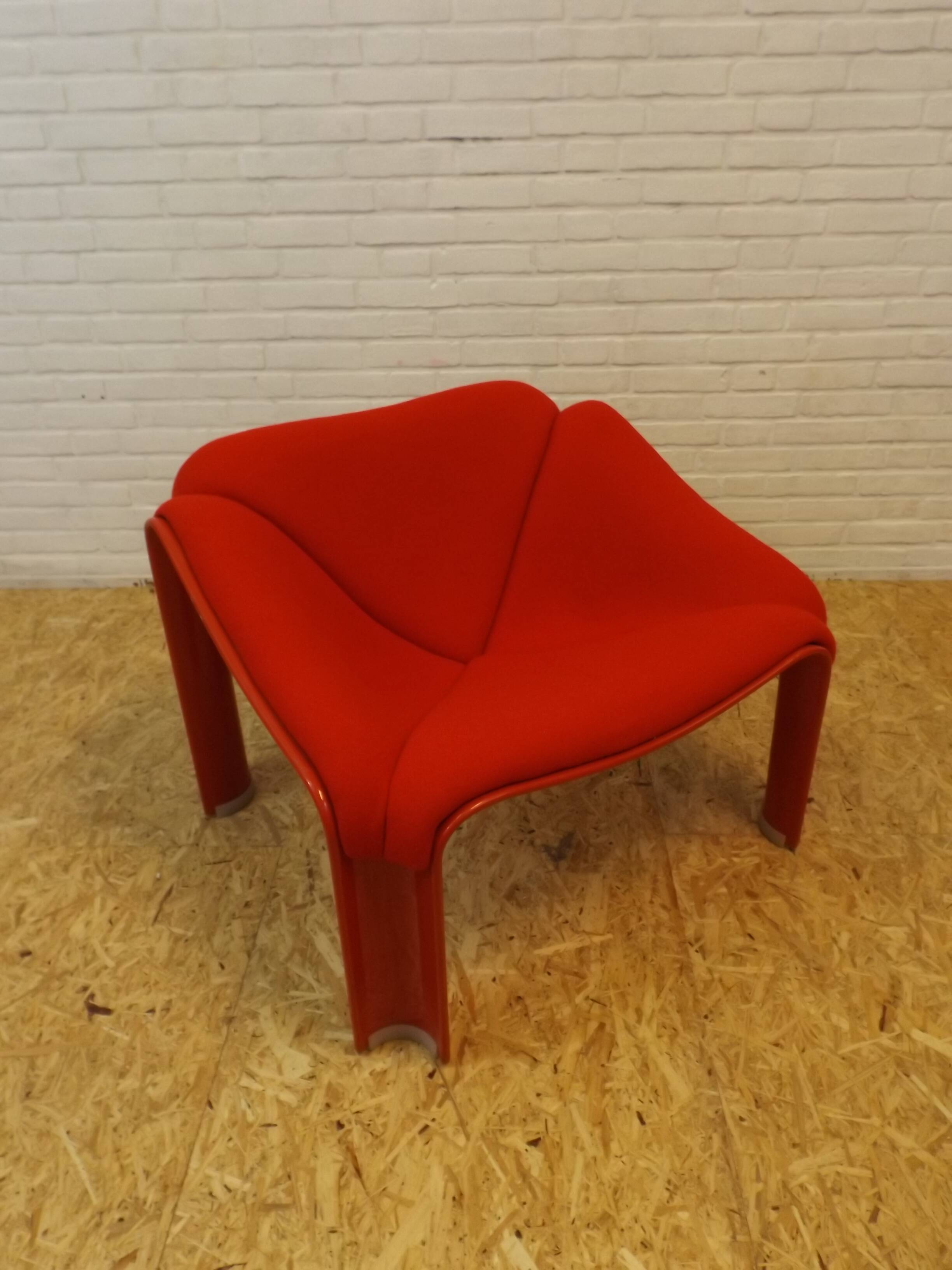 Artifort F300 armchair