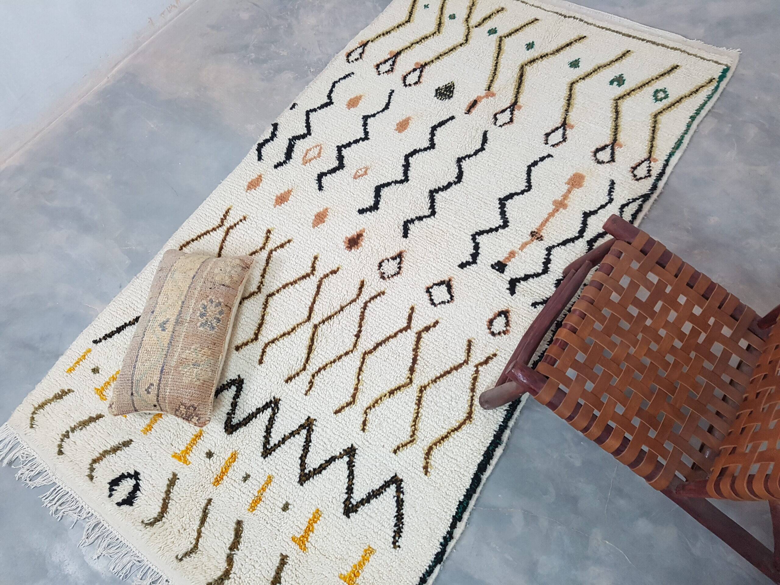 Moroccan Berber rug 258 x 141 cm Azilal wool rug