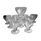 lot de 11 verres à pieds en verre gravé années 40-50