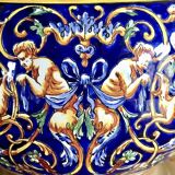 Ancienne Lampe à pétrole Gien Renaissance fond bleu XIX électrifiée