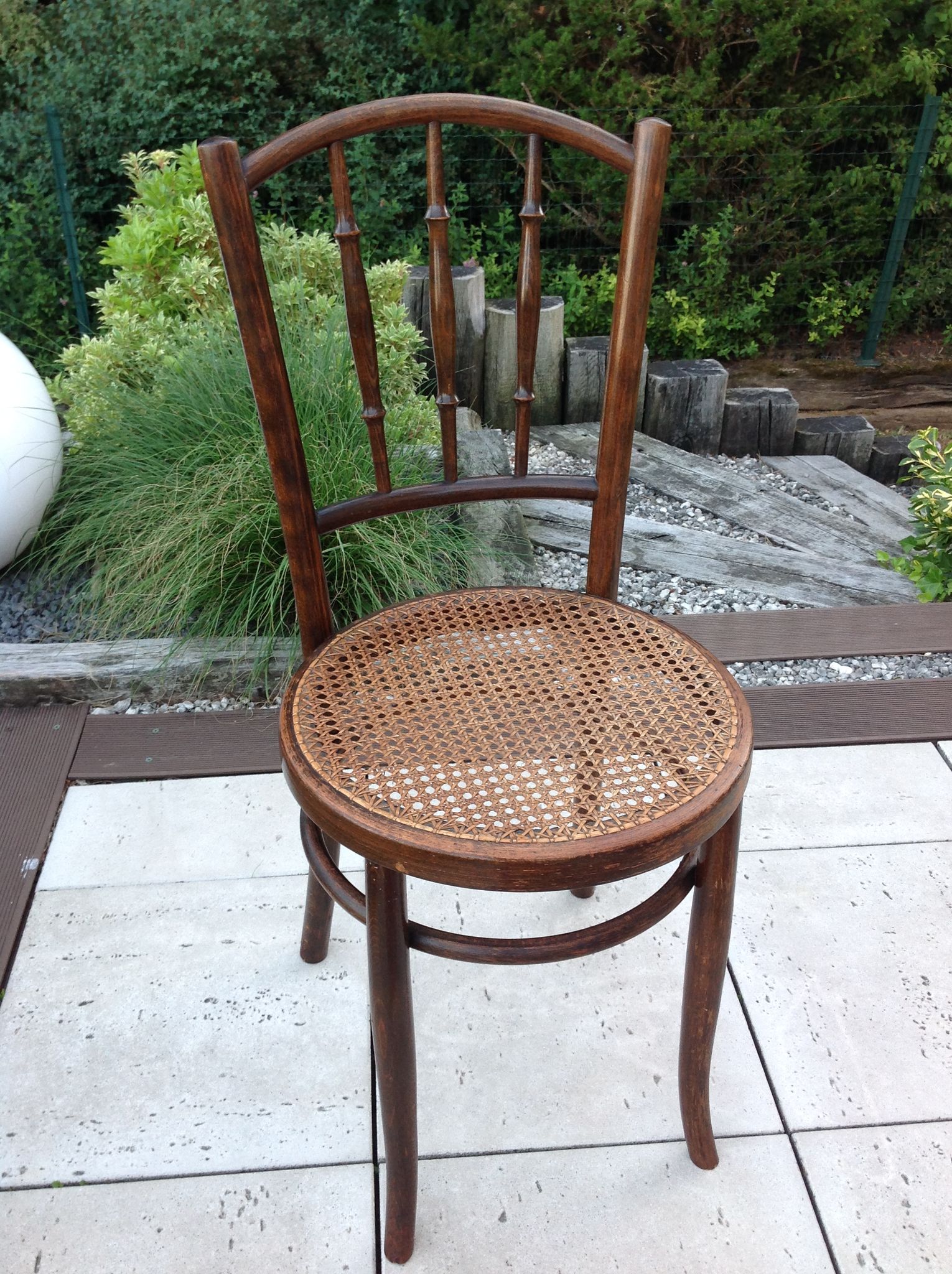 Chaise bistrot Fischel avec assise cannée vintage années 20/40