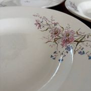 Ensemble de 6 assiettes creuses et 1 plat en terre de fer polychrome Choisy-le-Roi