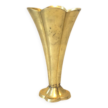 Brass vase with foot