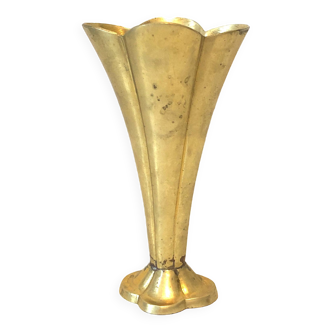 Brass vase with foot