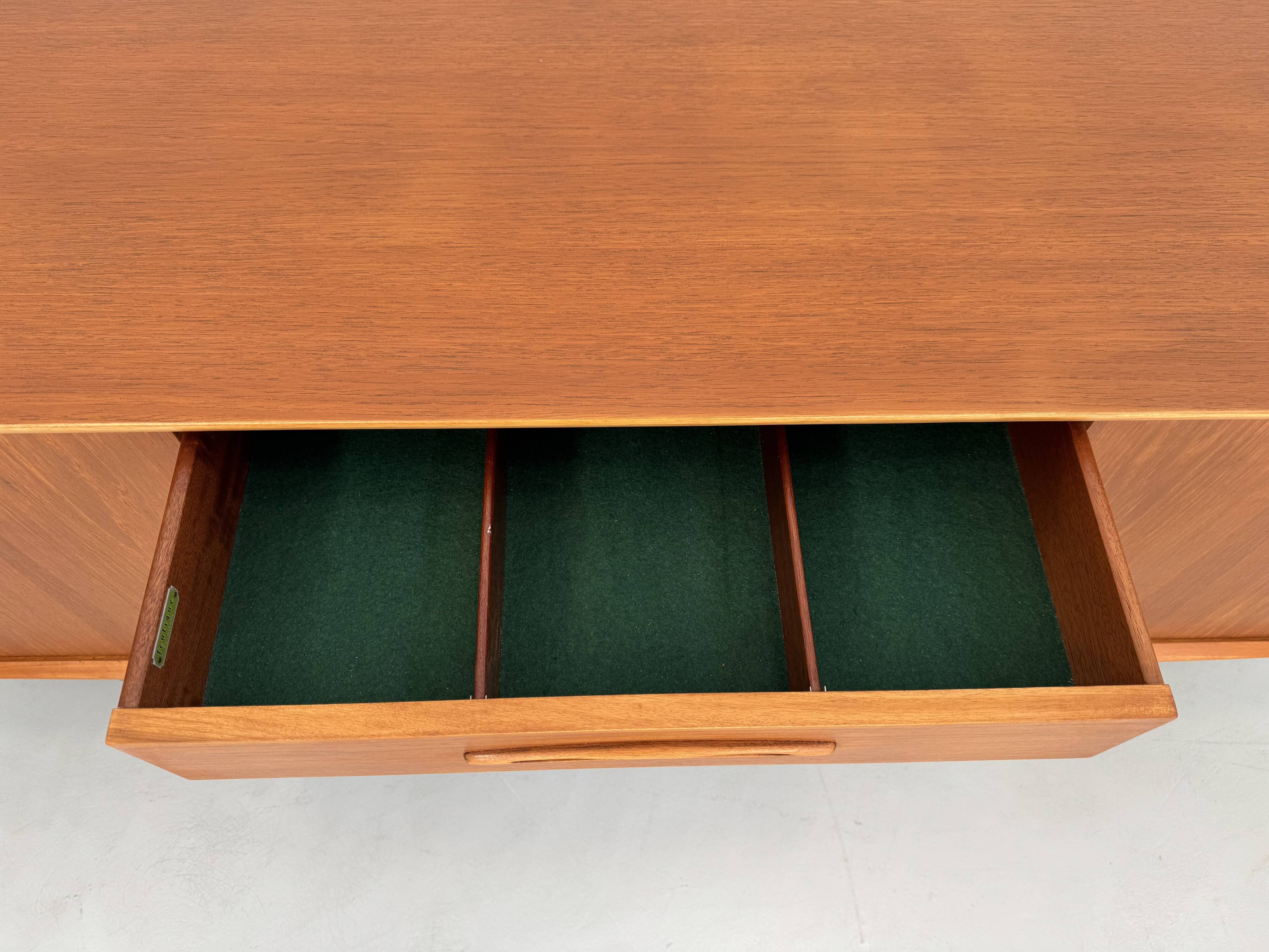 Buffet vintage de Jentique des années 60.