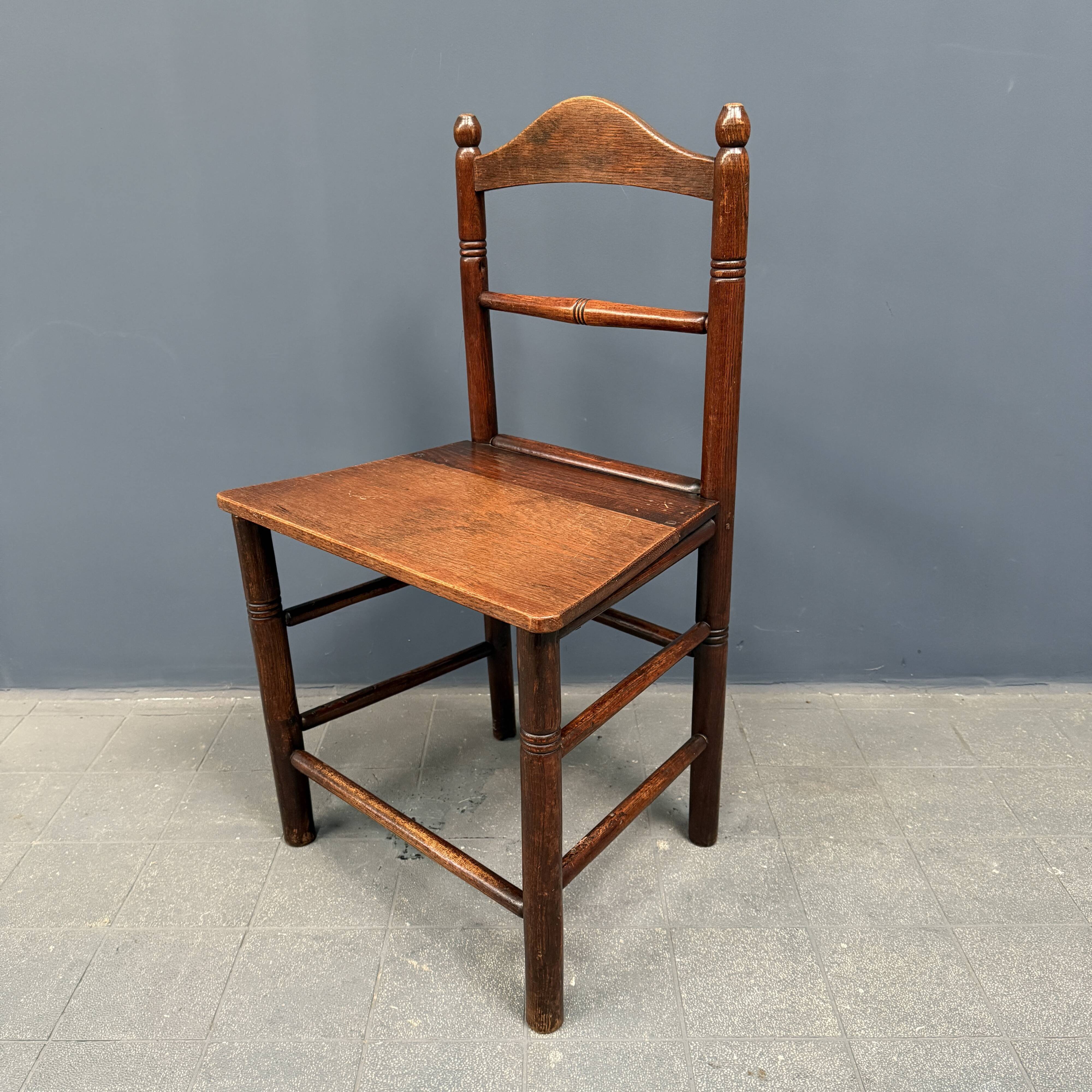 Ensemble de six chaises de cuisine anglaises anciennes