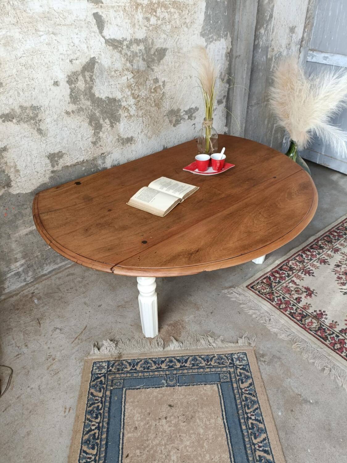 Round coffee table