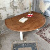 Round coffee table