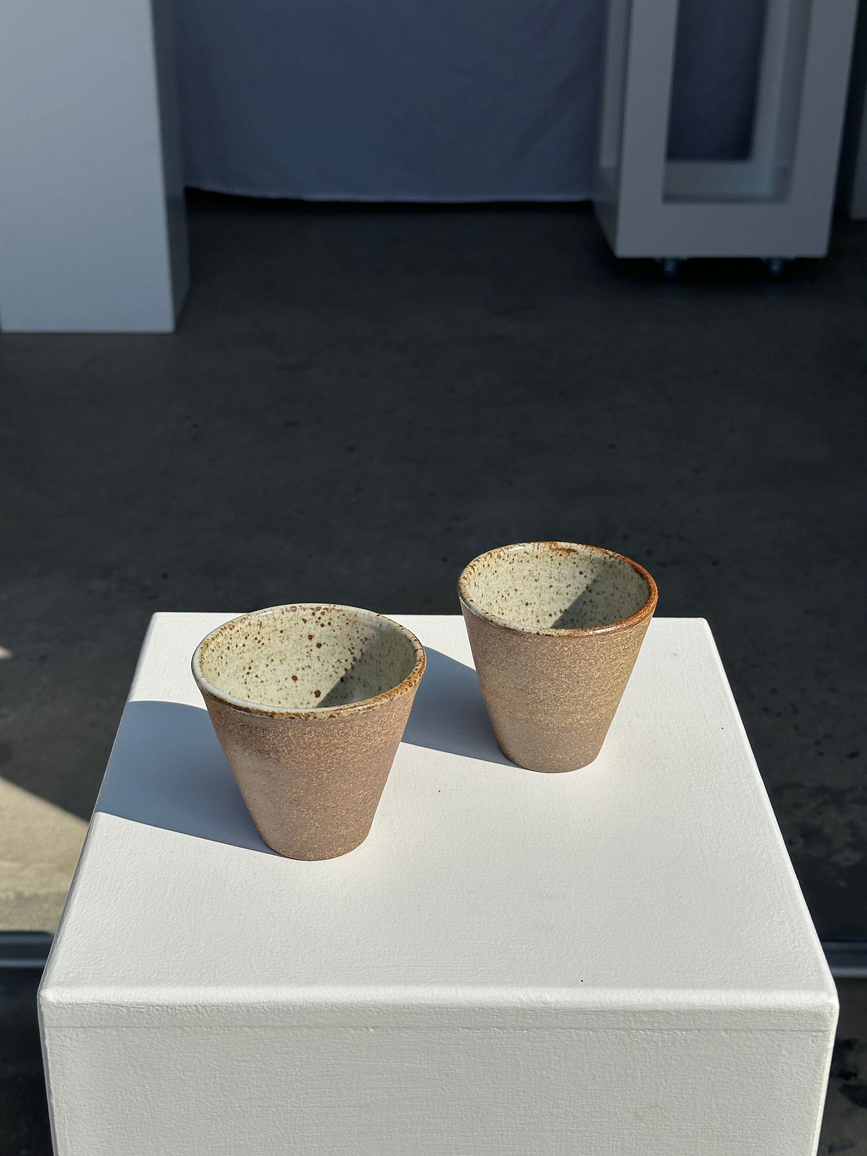 Lot de 2 tasses en céramique indonésienne (mat brun)