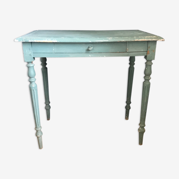 Small table and its original blue patina
